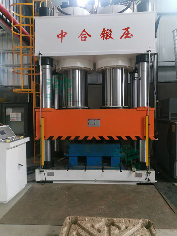 1600噸木屑托盤(pán)成型液壓機(jī).jpg