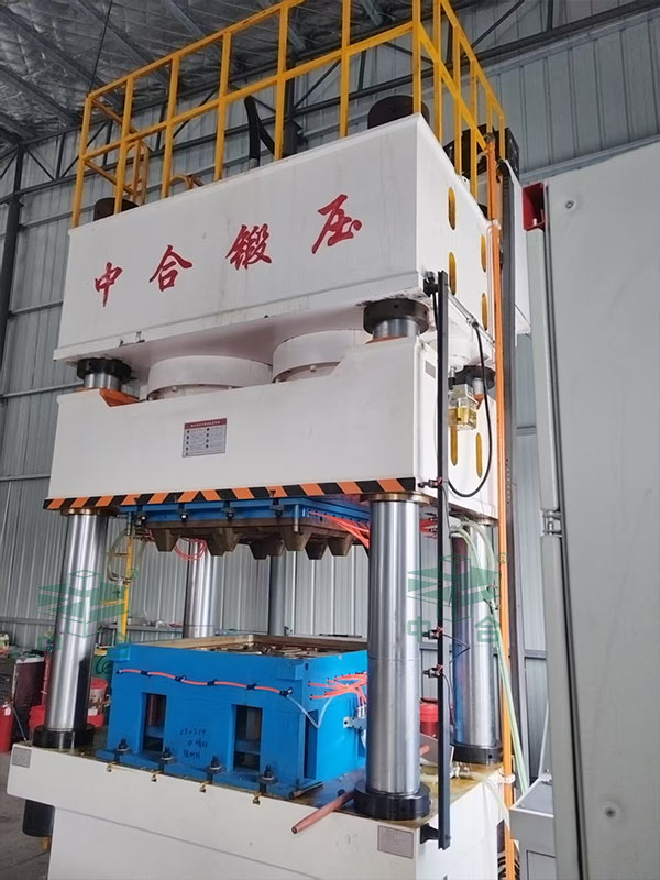 1600噸塑料托盤成型液壓機(jī).jpg