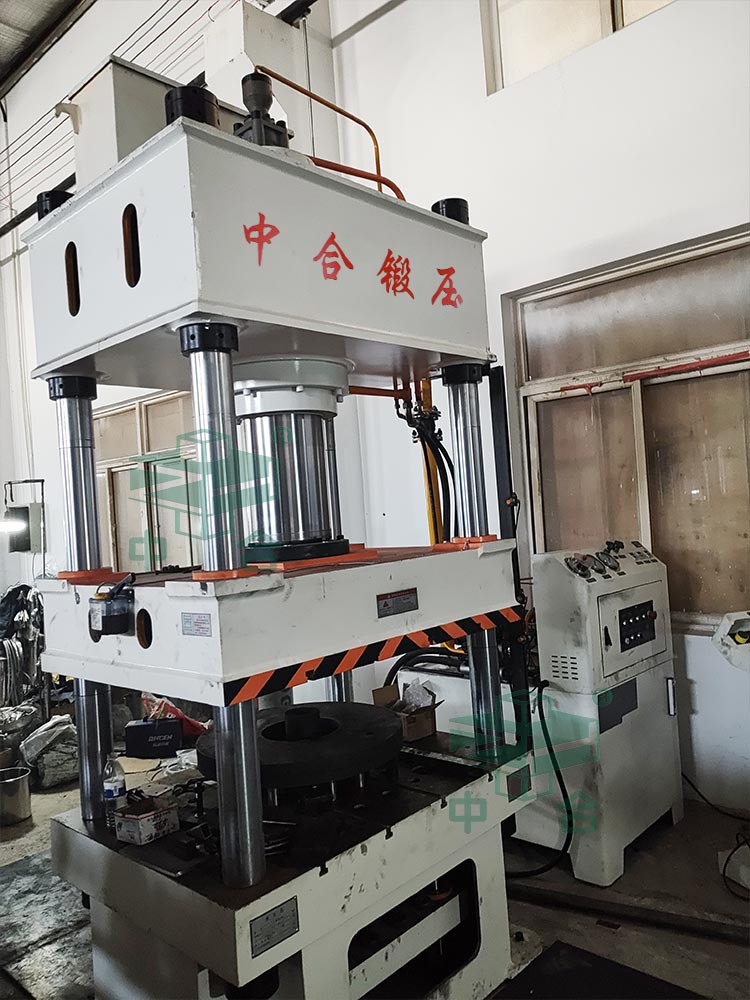 200噸四柱液壓機(jī).jpg